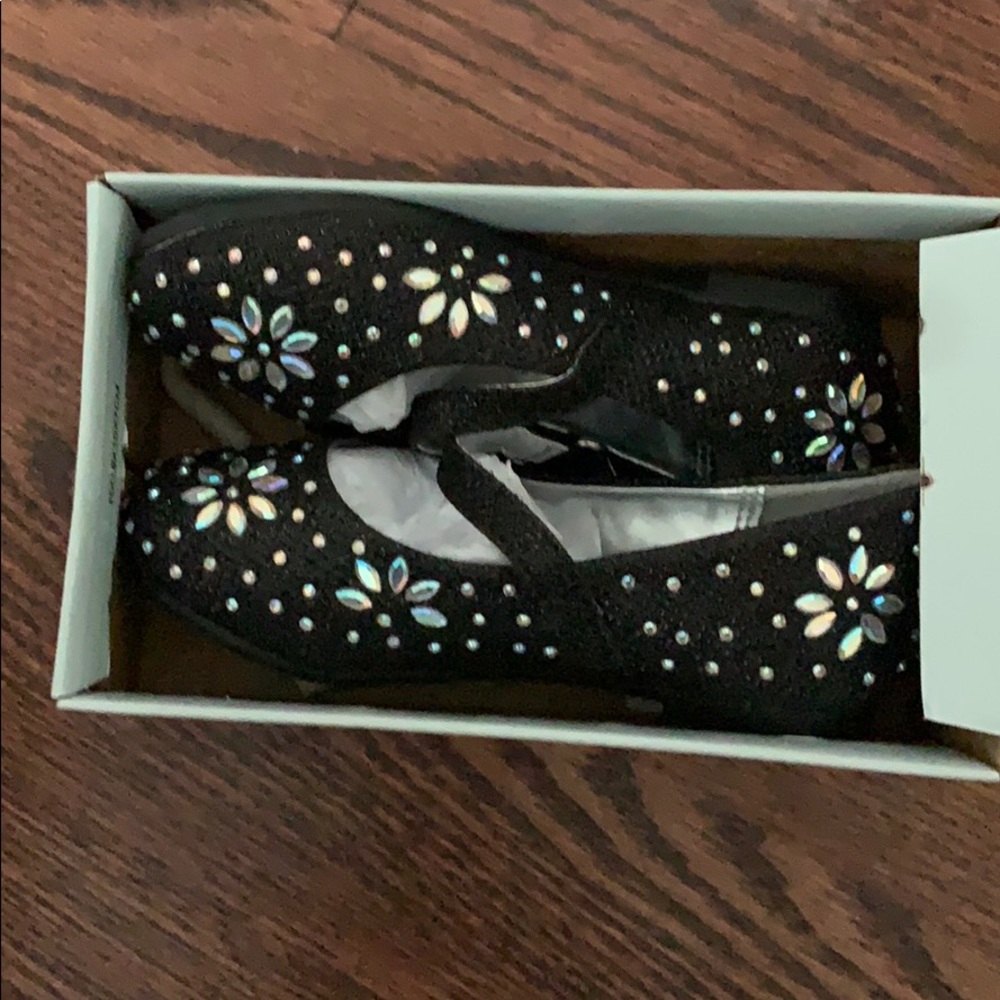 KIDS SHOES - Picture 3 of 5